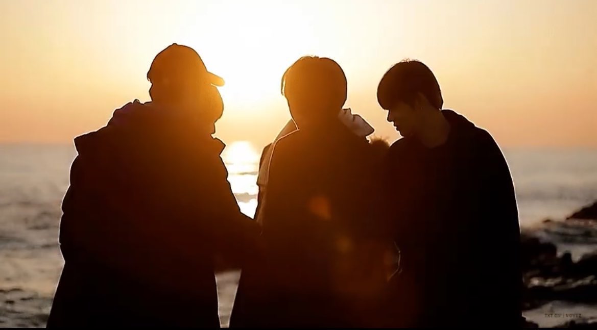 MagicalBlue_MOA's tweet photo. 7周年おめでとう☺️🎂
これからもとぅばとMOAずっと一緒にいよう🤞🏻💗

#TXT_7th_Anniversary
#칠년을_넘어_투바투의_여행은_계속될거야
#MOA_Diary_7th_Page https://t.co/Ac2W2oCsNp