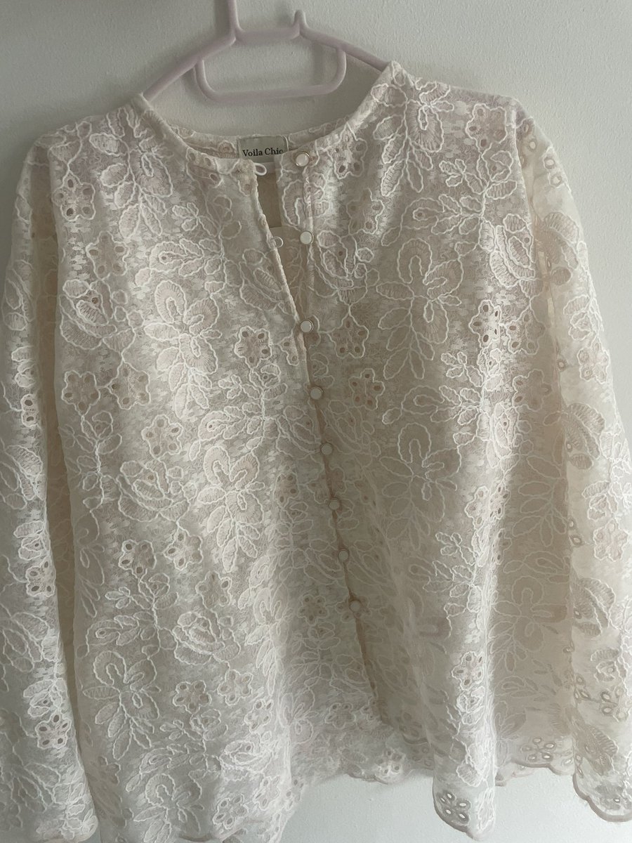 Isengspil's tweet photo. Wts top raya by voila chic

-baru bgt sampe
-dijual karena salah warna
-warna peach
-150rb nett via shopee cod https://t.co/RRIwiZkpC2