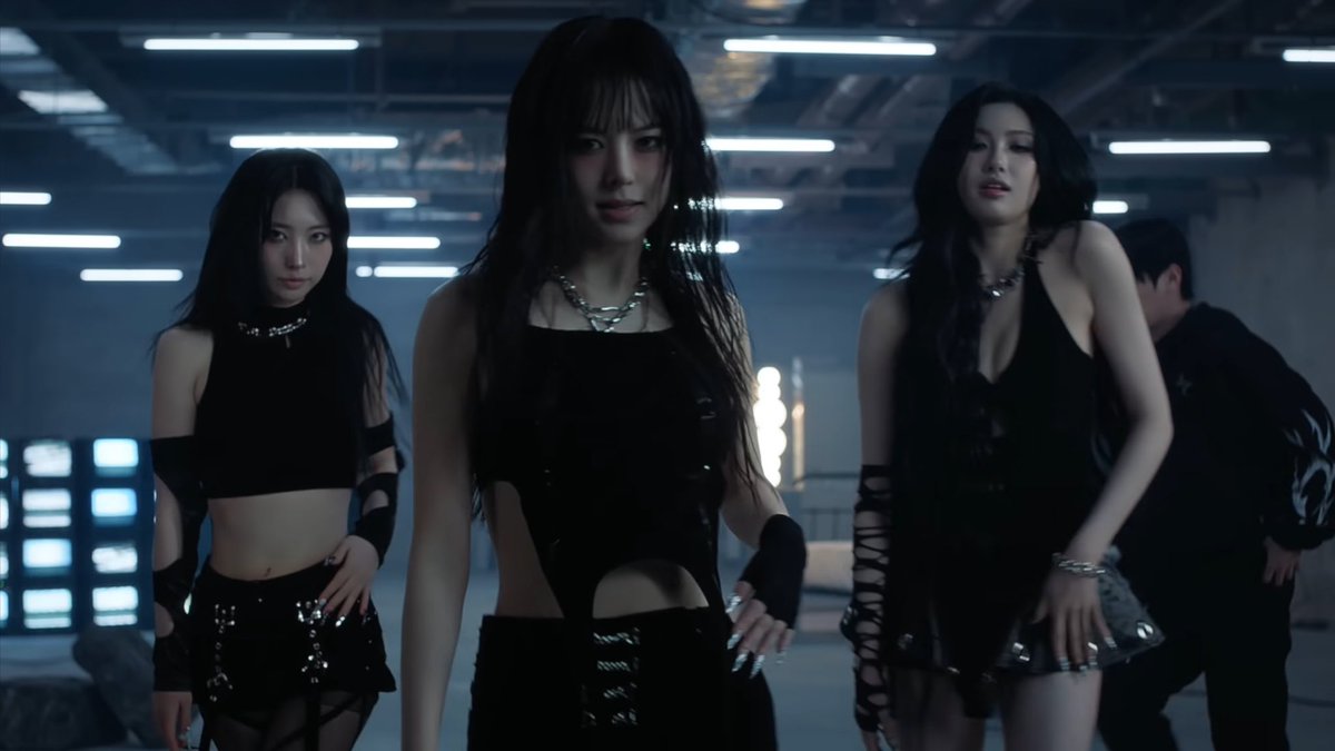 EVERGLOW redebuts as 4-Member Group with “CODE” MV

🔗 youtu.be/pe3EWBY7SIc?si…

#EVERGLOW #에버글로우
#CODE #EVERGLOW_CODE
#KPOP