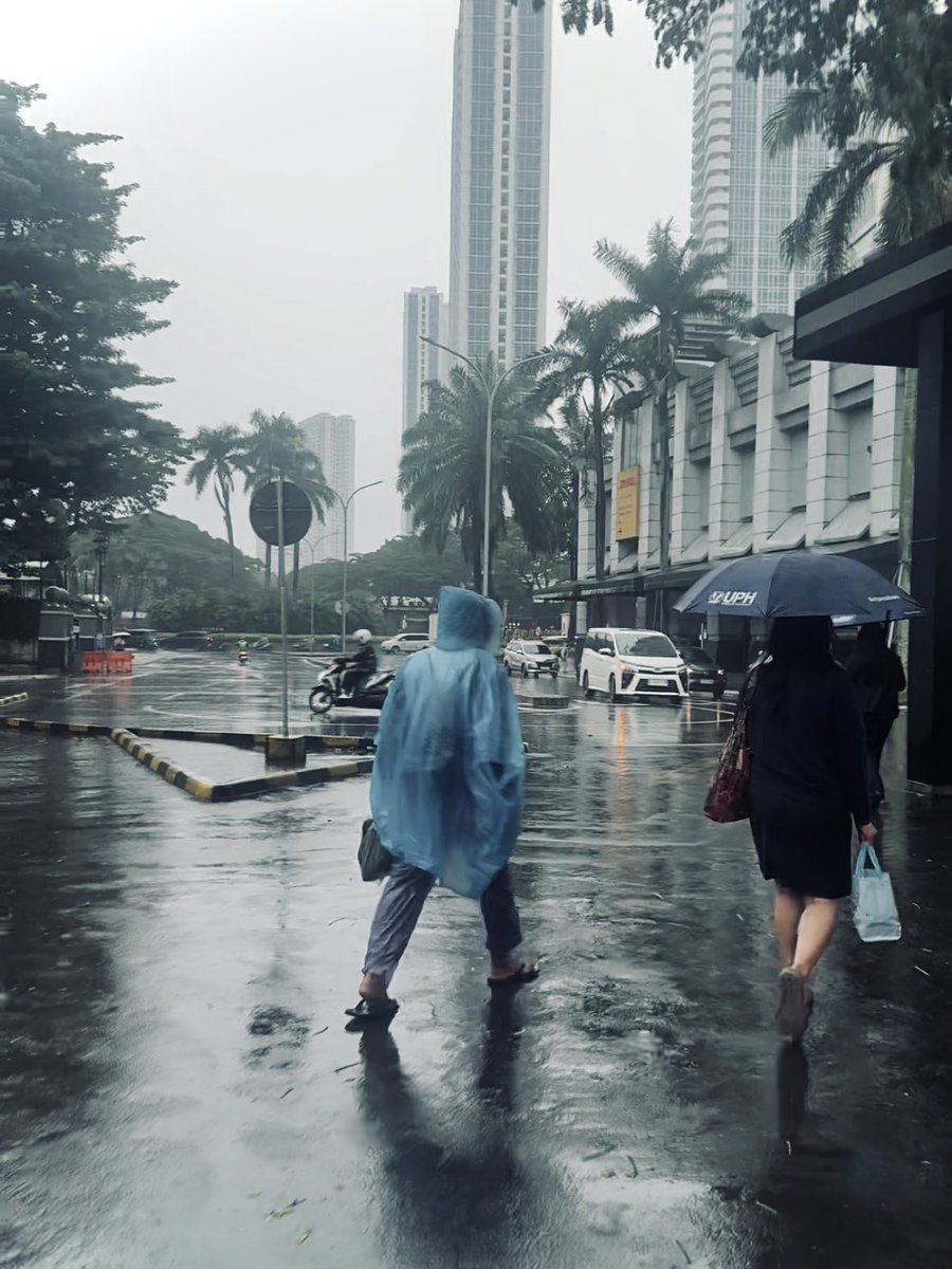 alvrnb's tweet photo. sekali kena ujan langsung tumbang. ringkih skali😮‍💨 https://t.co/ASdBhbRE6G