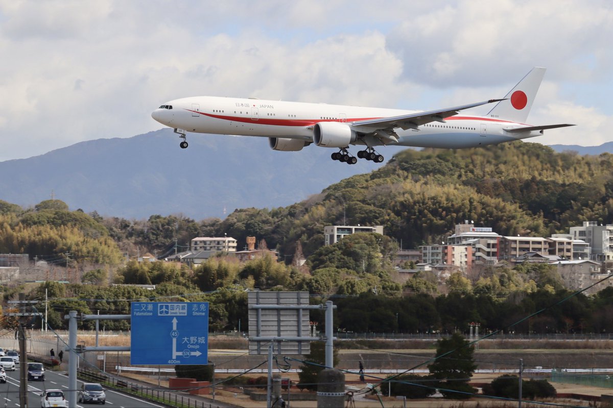 TY_photos's tweet photo. 福岡空港にシグナスが飛来‼︎
自分自身初の撮影でしたが、
ここまでじっくりと撮影出来るとは
思いませんでした🔥🔥
もう1機居るようなので、
そちらも撮影していきたいです♪
#福岡空港 #シグナス https://t.co/aBPdGZdBkl