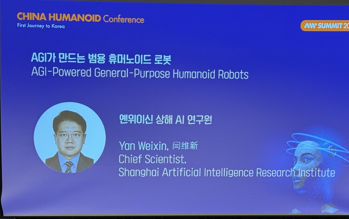 Alisvolatprop12's tweet photo. 동시통역기를 끼고 있긴한데, 플리토 동시 번역이 더 좋은 듯 하다
#aw_summit #flitto #chat_translation https://t.co/QFojv85wrB