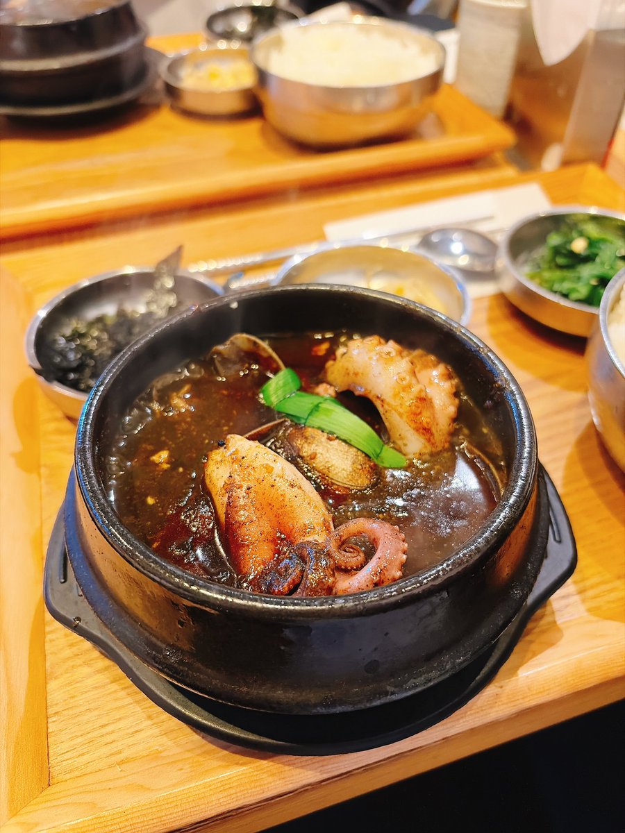 selfishmaaatin's tweet photo. 中山豆腐店の期間限定の漆黒スンドゥブ
旨味がすごい👏
おすすめです！報告したくてついついꉂ🤭
@Ks00i7gUtCPjsxt https://t.co/V1e1qnG1Aj