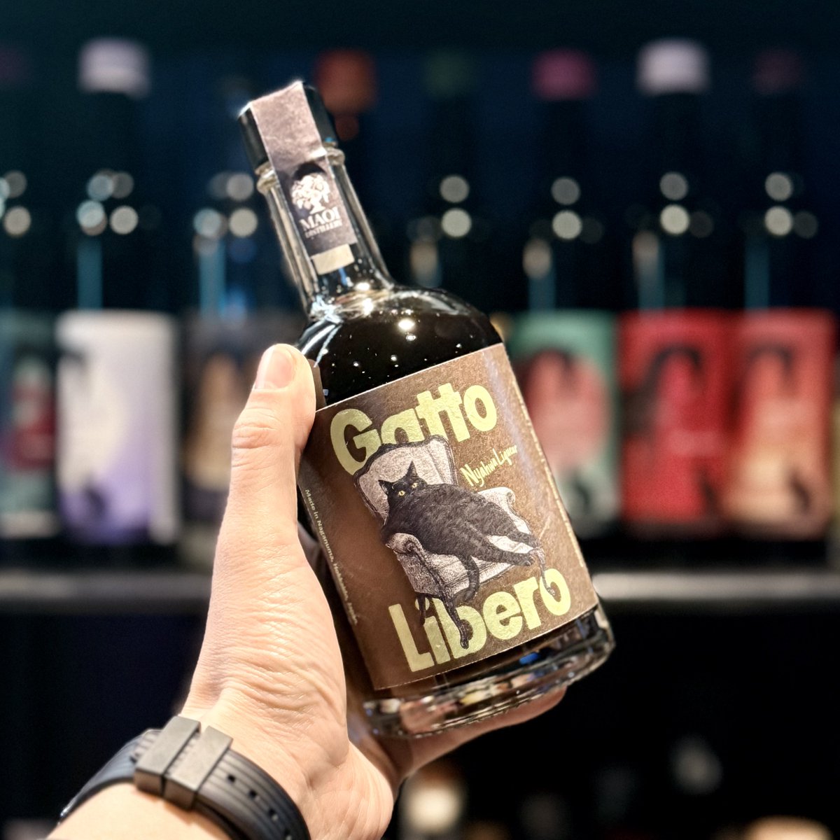 【MyaoiGin Après l’Éden】
【Gatto Libero “Nyahwa Liqueur”】

ども!!
酒のたまいち×馬追蒸留所の限定コラボ商品が新入荷です!

ジンの方はピンクと茶色のあのお菓子(ア◯ロ)
コーヒーリキュールの方はオリエンタルファンタスティックコーヒーな感じ!!!

なんだこれすげぇ!

#秋葉原井戸端洋酒店