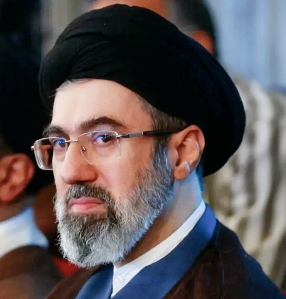 coach_andrea9's tweet photo. 🇮🇷 | His father tried to calm the IRGC, holding back. 
 
He won't... https://t.co/N32Nn2zrCh