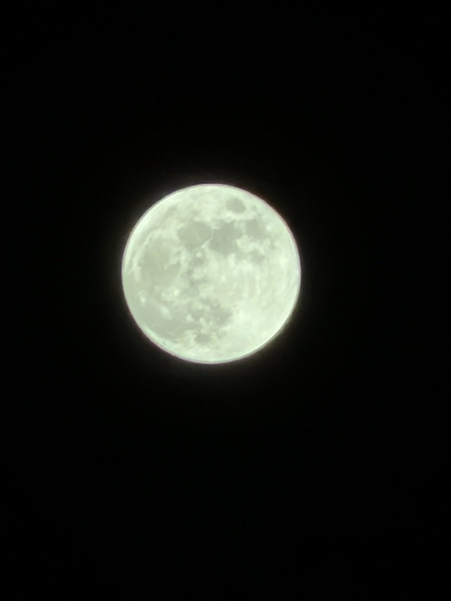 elnawualito's tweet photo. Sharing the pics I took of the full moon and the eclipse from last night. They ain’t HD4KNasaRes hahaha but I loved them. 

Last night I closed a chapter in my life. 
I made a pact with the moon.
I started feeling like myself again.

Let’s fuckin’ go man! ✨♥️🌕🖤 https://t.co/MddU9xMDN2