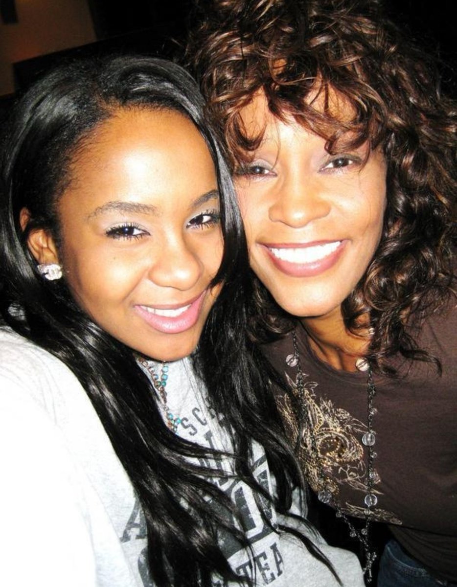 WhitneyHoustonFans tweet media