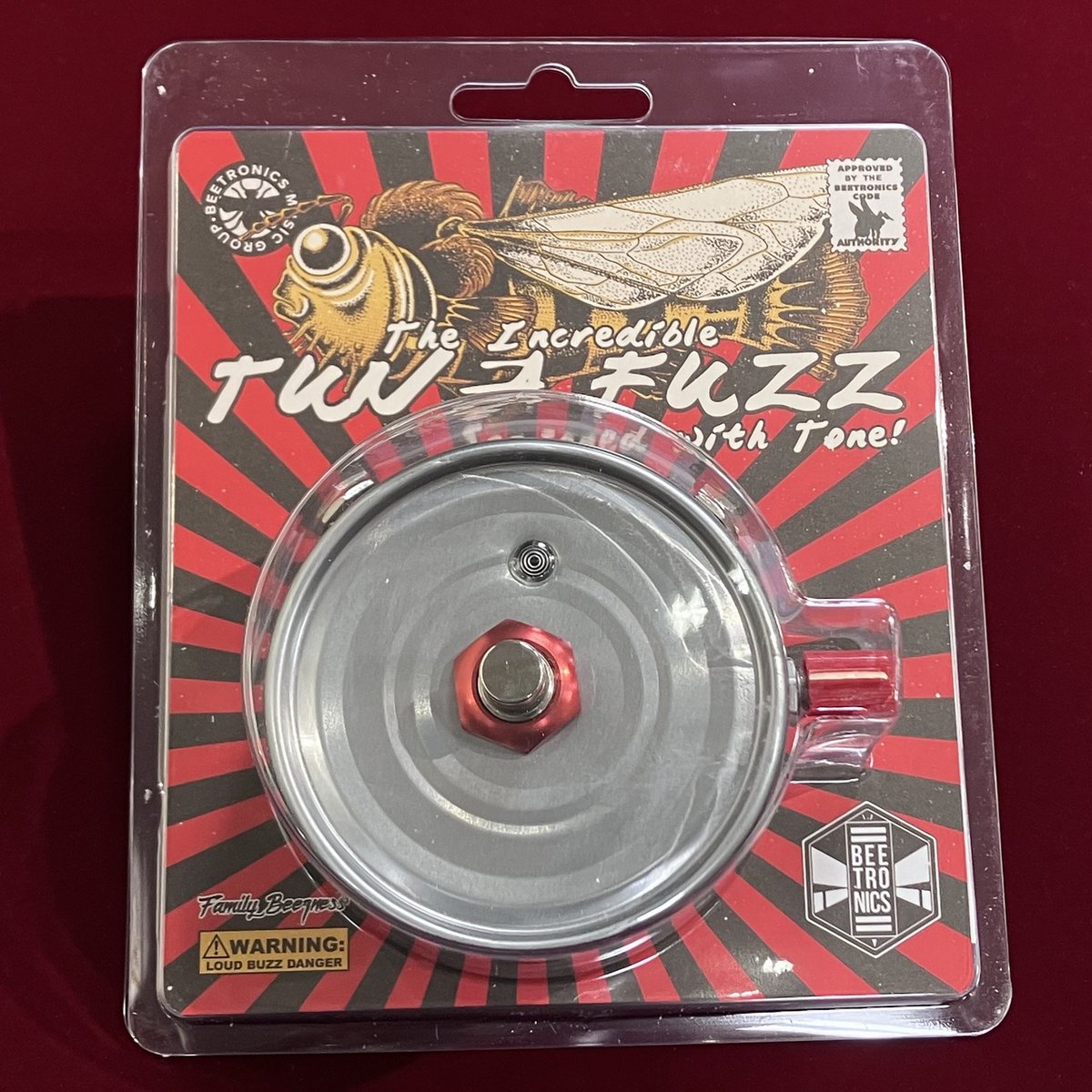 ROCKINN_namba's tweet photo. 【#ロックイン難波】限定生産モデルあります!「#Beetronics」のセンスが光るペダル"TUNA FUZZ Japan Limited 大漁"。本物のツナ缶が筐体というインパクトが強いですがファズのチューニングも抜群!潔い1ノブ仕様とオルタナ感のある粒の粗いサウンドが最高にカッコいい1台★→https://t.co/GR1upk6GuO https://t.co/bU5PH6OJqh