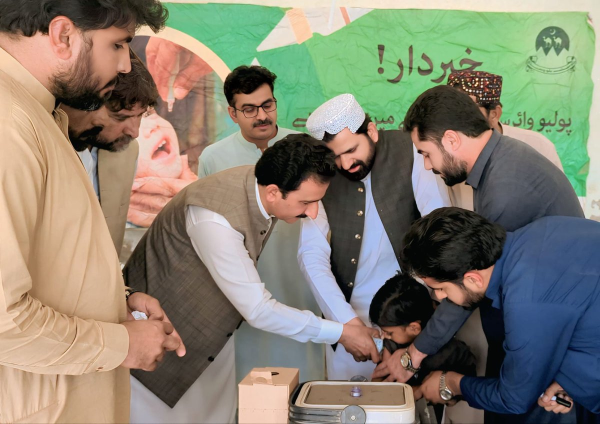 WHOPakistan's tweet image. .@WHO teams have been in the field supporting @PakFightsPolio &amp;amp; the Government of Balochistan to protect children from paralytic polio in priority areas with an additional shot of the injectable polio vaccine via a special needle-free jet injector.
Together, we can #EndPolio