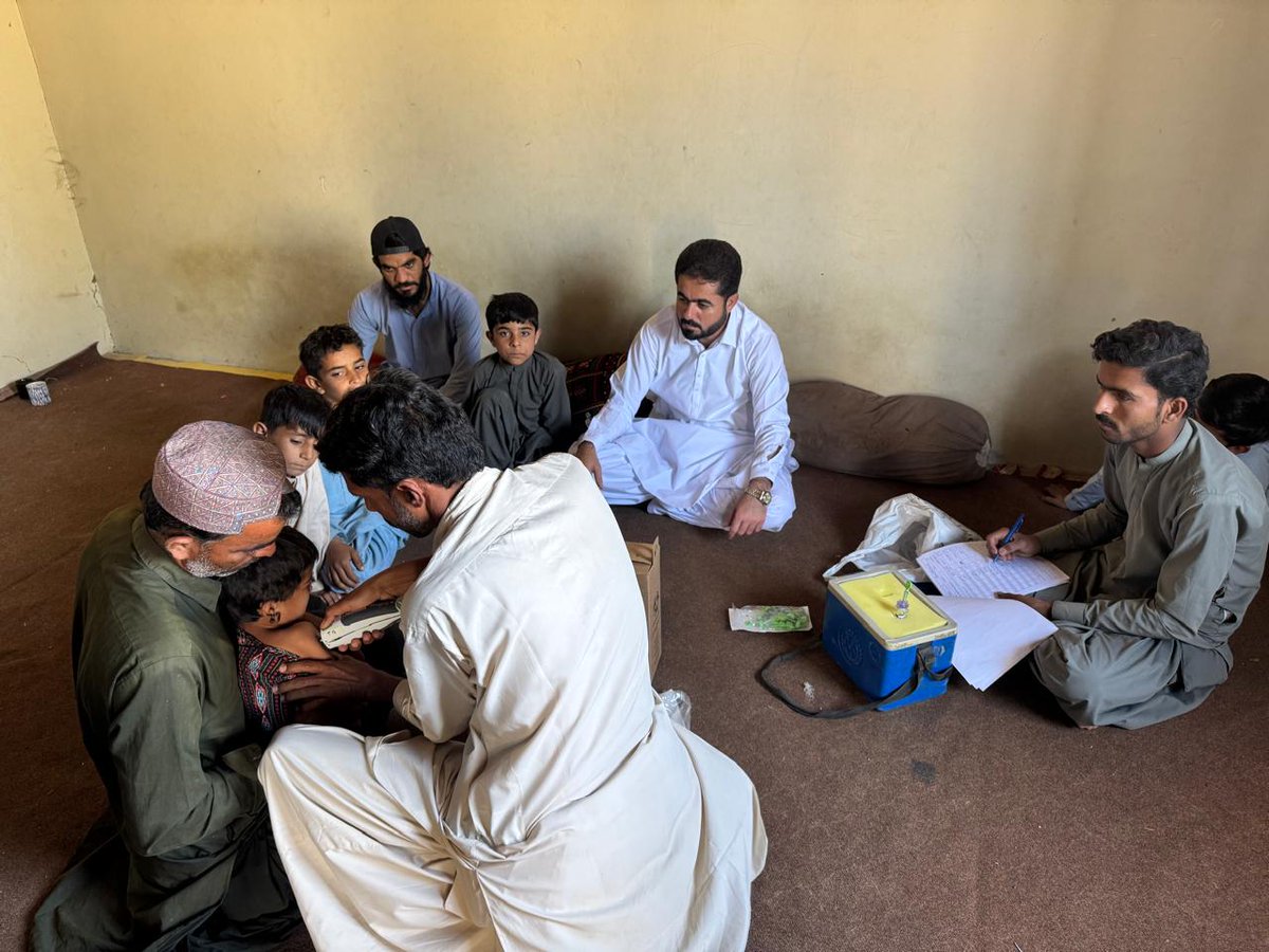 WHOPakistan's tweet image. .@WHO teams have been in the field supporting @PakFightsPolio &amp;amp; the Government of Balochistan to protect children from paralytic polio in priority areas with an additional shot of the injectable polio vaccine via a special needle-free jet injector.
Together, we can #EndPolio