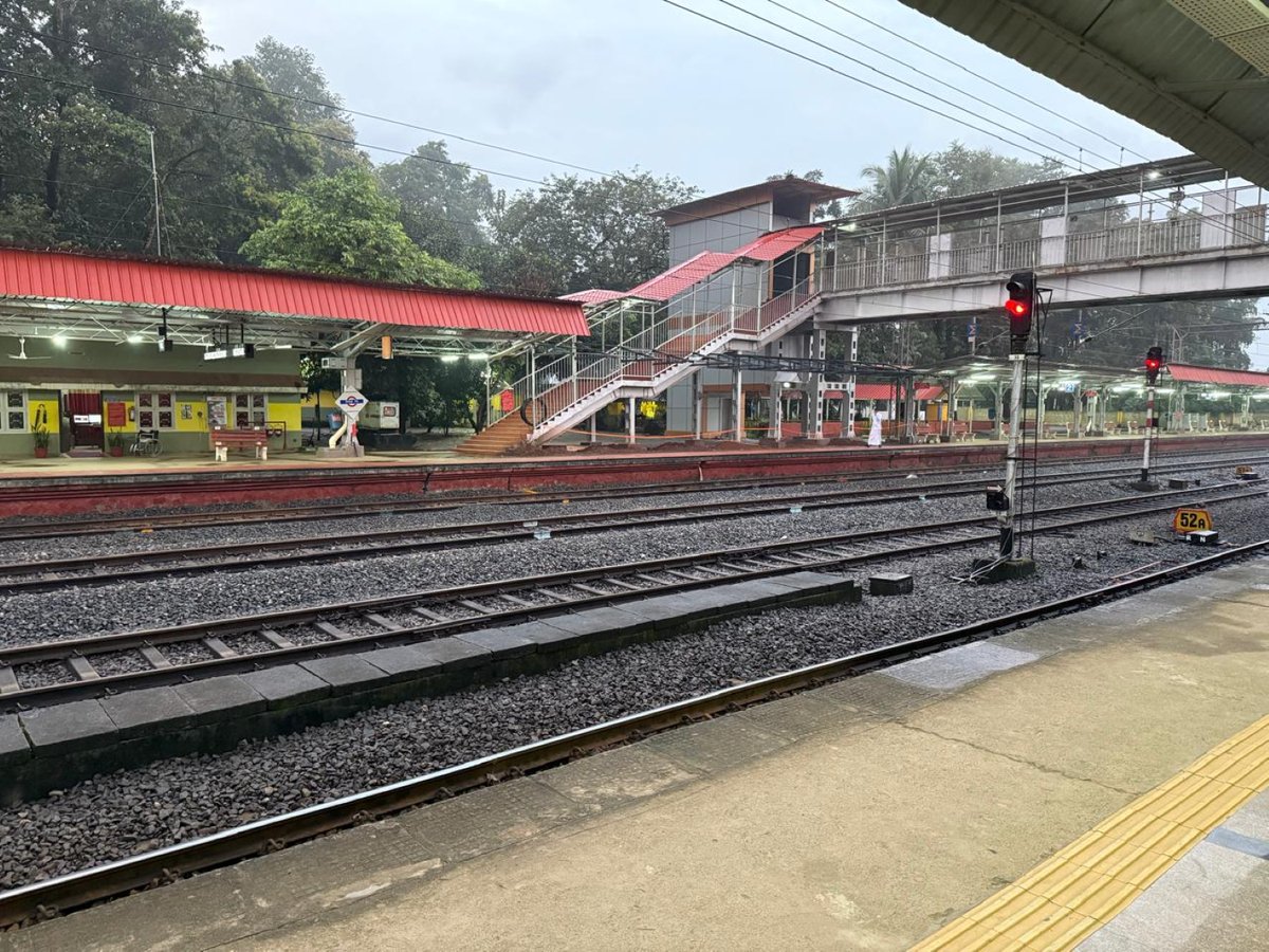 GMSRailway's tweet photo. Elevating the beauty of a scenic railway route.🍃🚉
Nilambur Road Railway Station is being redeveloped under the Amrit Station Scheme to enhance passenger amenities and infrastructure.
#Amritstation #SouthernRailway #IndianRailways #Nilambur #SRInfraUpdate https://t.co/x7gNTy9DUU