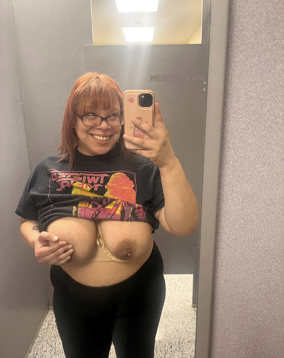 HerchieraM's tweet photo. before the day ends, 
happy titty tuesday babes  <3 https://t.co/P1pnyWpdiy