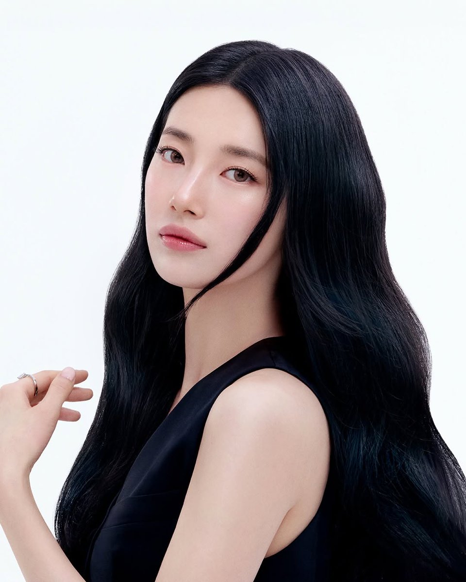 Bae Suzy. tweet media