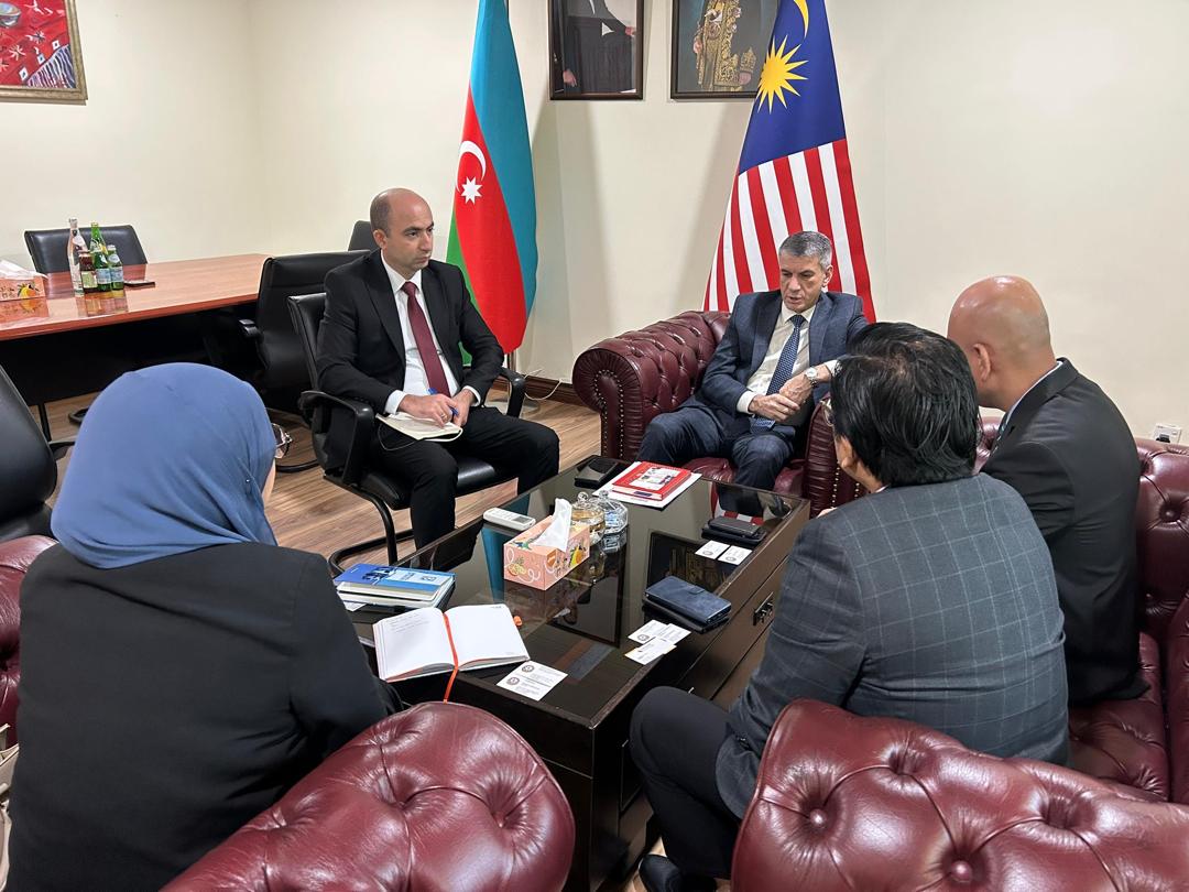 AzEmbMalaysia's tweet image. Ambassador Irfan Davudov @AzEmbMalaysia met with Mr. Kairul Azman Mohd Yusoh, Secretary General of the Malaysian Franchise Association to discuss strengthening #business ties, #franchise opportunities, and the upcoming annual Franchise International Malaysia-2026 #Exhibition