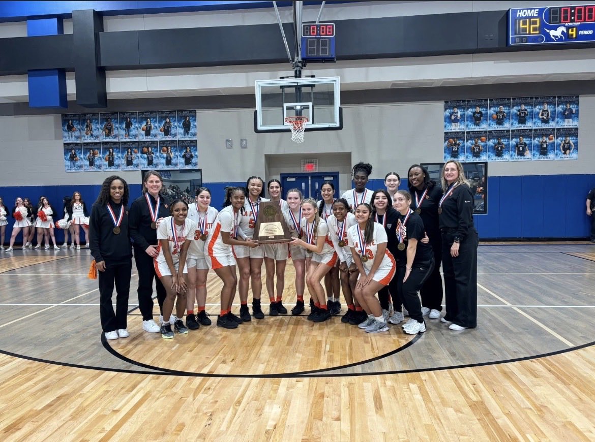 LP Lady Bulldog BB tweet media