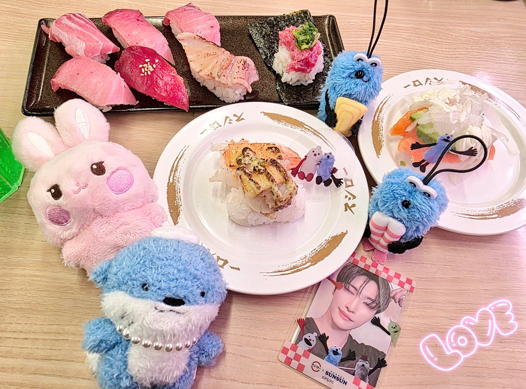今日のお昼はパペットスンスンのコラボメニュー目当てでスシローへ🍣
指人形のマスコット可愛い🥰