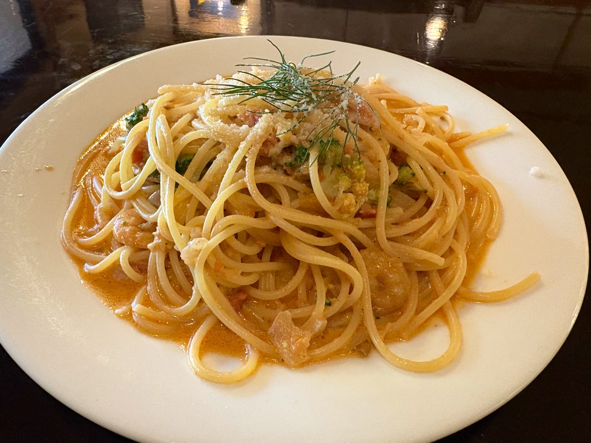 m527y's tweet photo. 本日のランチは池のほとりのイタリアンレストランでパスタセットです😌🍝✨
#昼ごはん #スパゲティ #SOPRA #泳遊亭 #孤独のランチ https://t.co/jUfWEkpgH6