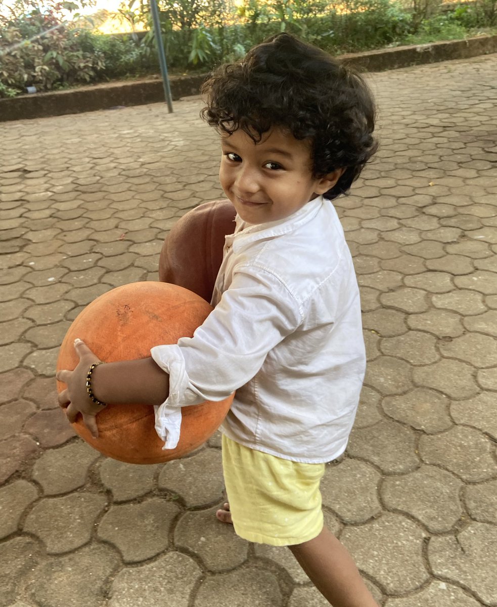 Yogibabaaa's tweet photo. My mom always says,
“Little kids are scientists.”😊

I used to laugh,until I started paying attention. https://t.co/a9oXcM6Mvt