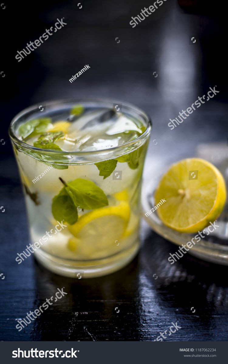 rugovRsMxs's tweet image. Beat the heat with a Mango Mint Cooler! Blend 1 ripe mango + 5 mint leaves +  cup coconut water + 1 tsp lime juice. Top with ice u0026 a mint sprig—refreshing in 5 mins!  #QuickDrinks #SummerSips