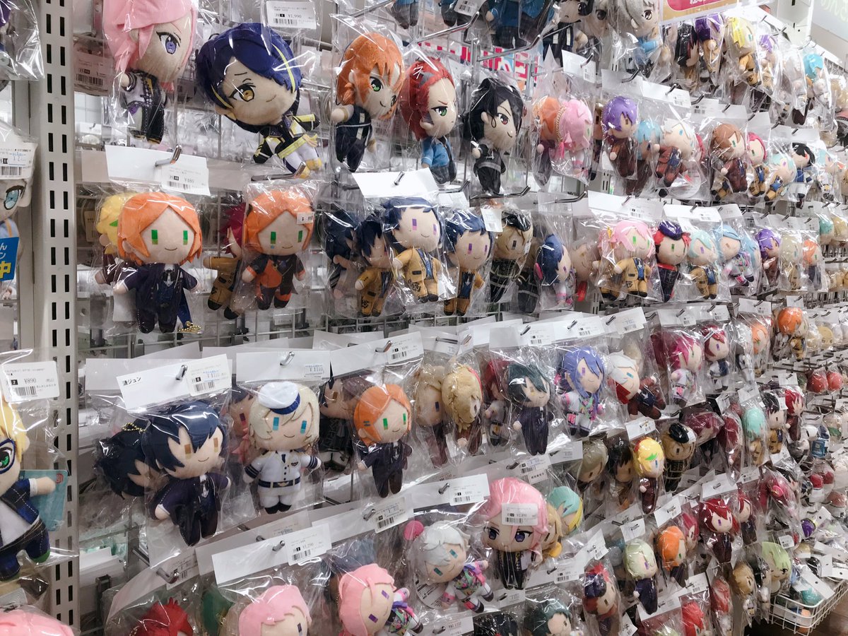 あんさんぶるスターズ 缶バッジや紙類以外にもぬいぐるみなど たくさん
