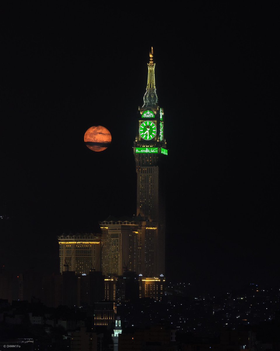 Lunar eclipse "blood moon" spotted in Makkah. 🕋