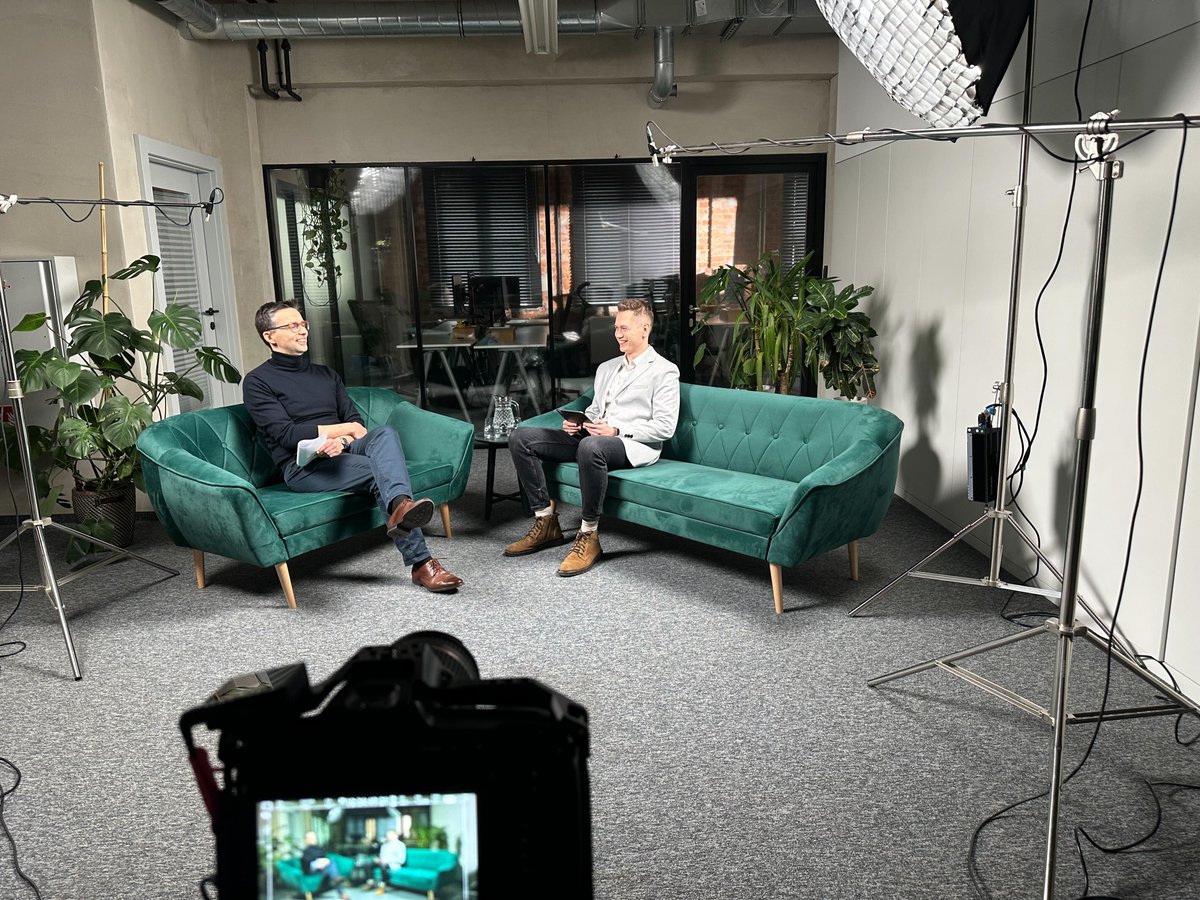ds_stream_'s tweet photo. Spring is around the corner and so are new episodes of AI &amp; DATA Talks. 🌱

Follow:
YT: https://t.co/d1X1RHcZdV
Spotify: https://t.co/Z73h88p2o2
Apple: https://t.co/558ytYsY8O https://t.co/cz0s0lxKlQ