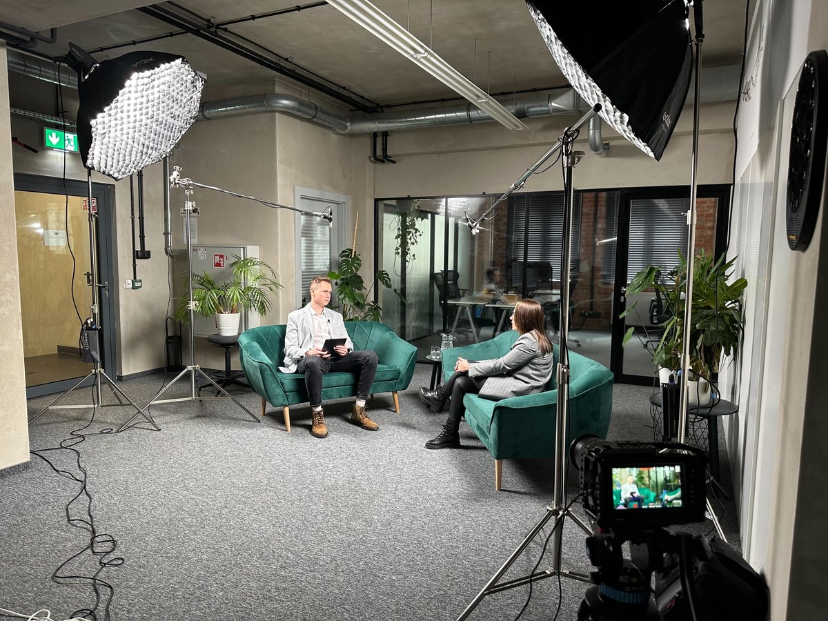 ds_stream_'s tweet photo. Spring is around the corner and so are new episodes of AI &amp; DATA Talks. 🌱

Follow:
YT: https://t.co/d1X1RHcZdV
Spotify: https://t.co/Z73h88p2o2
Apple: https://t.co/558ytYsY8O https://t.co/cz0s0lxKlQ