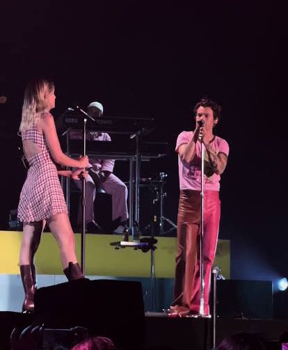 HS_News_'s tweet image. Alongside “Aperture,” Ellie Rowsell from Wolf Alice also does backing vocals on “Taste Back” and “Season 2 Weight Loss”