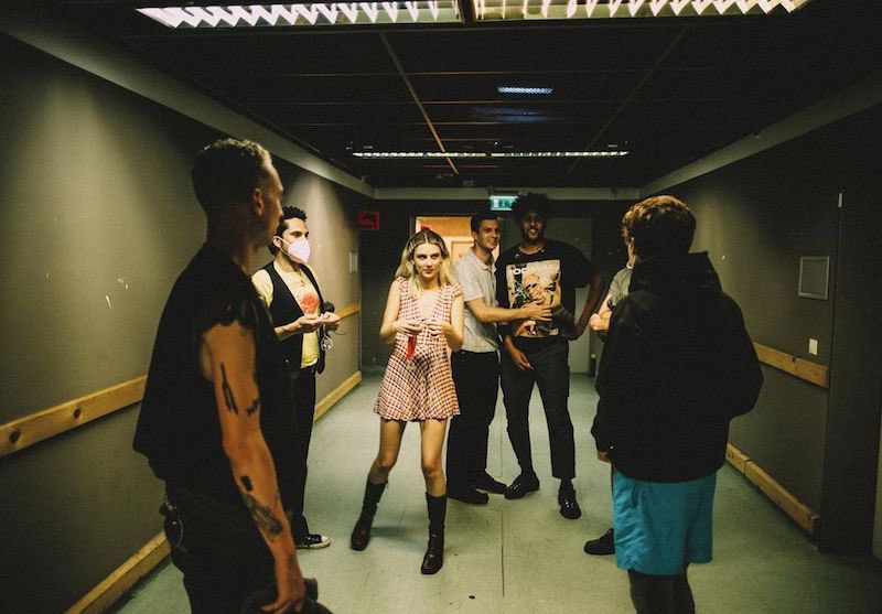 HS_News_'s tweet image. Alongside “Aperture,” Ellie Rowsell from Wolf Alice also does backing vocals on “Taste Back” and “Season 2 Weight Loss”