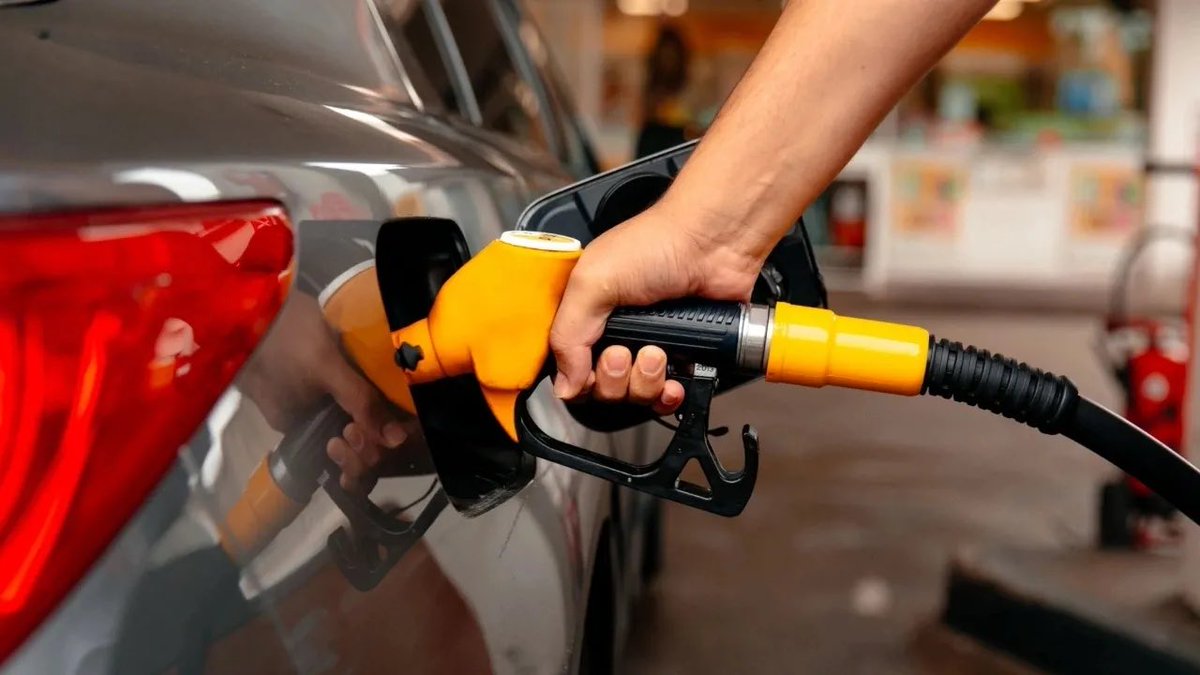 Bu gece yarısından itibaren geçerli olmak üzere motorine 12.45 TL, benzine ise 3.68 TL bir zam bekleniyor.