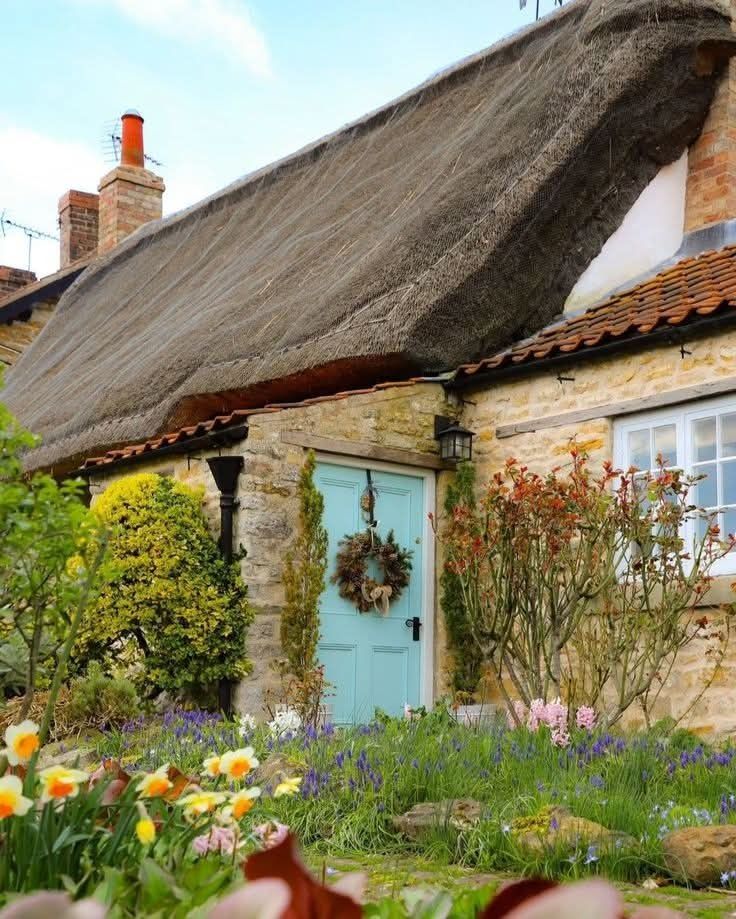 Cutest Cottages🏡🫖🪻 tweet media