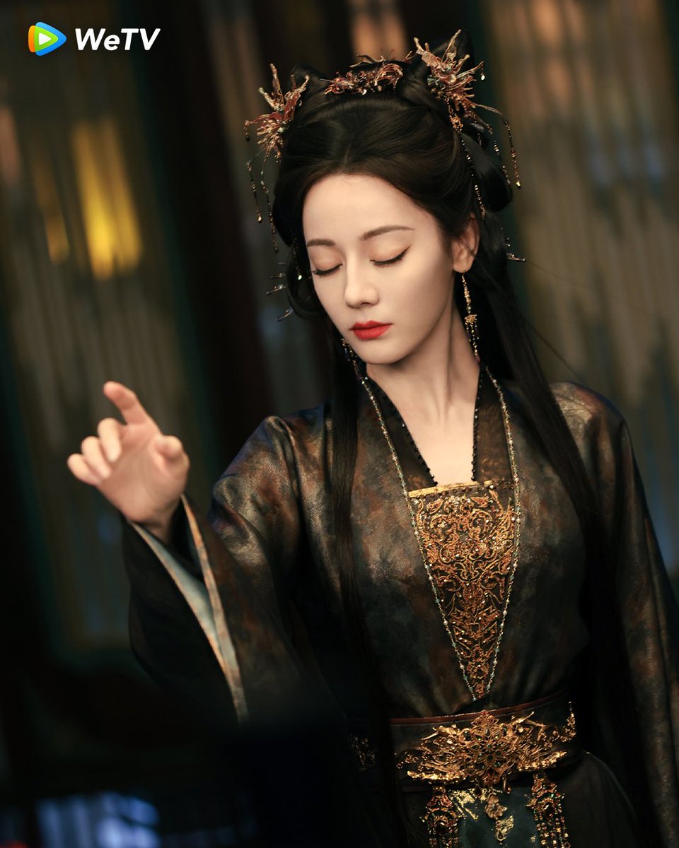 Snow falls in silence, the world washed pure and still, all things move by cause and consequence. ❄️

🏮#LoveBeyondTheGrave Stay tuned on WeTV.

✨Starring #Dilraba #ChenFeiyu

#白日提灯 #迪丽热巴 #Dilireba #陈飞宇 #WeTV #WeTVAlwaysMore