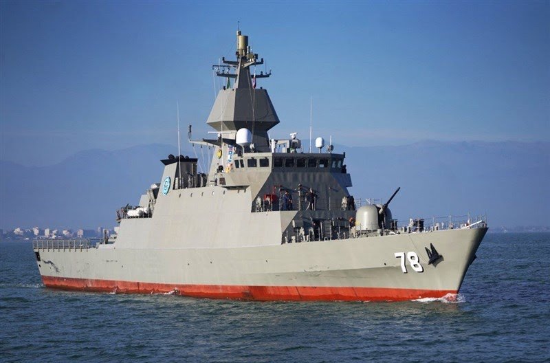 Kapal selam Angkatan Laut AS menyerang dan menenggelamkan fregat Angkatan Laut Iran, Dena, di dekat Sri Lanka.

Ada 180 pelaut di dalamnya. Angkatan Laut Sri Lanka menyelamatkan 32 awak kapal yang terluka parah, sementara 148 lainnya masih hilang.