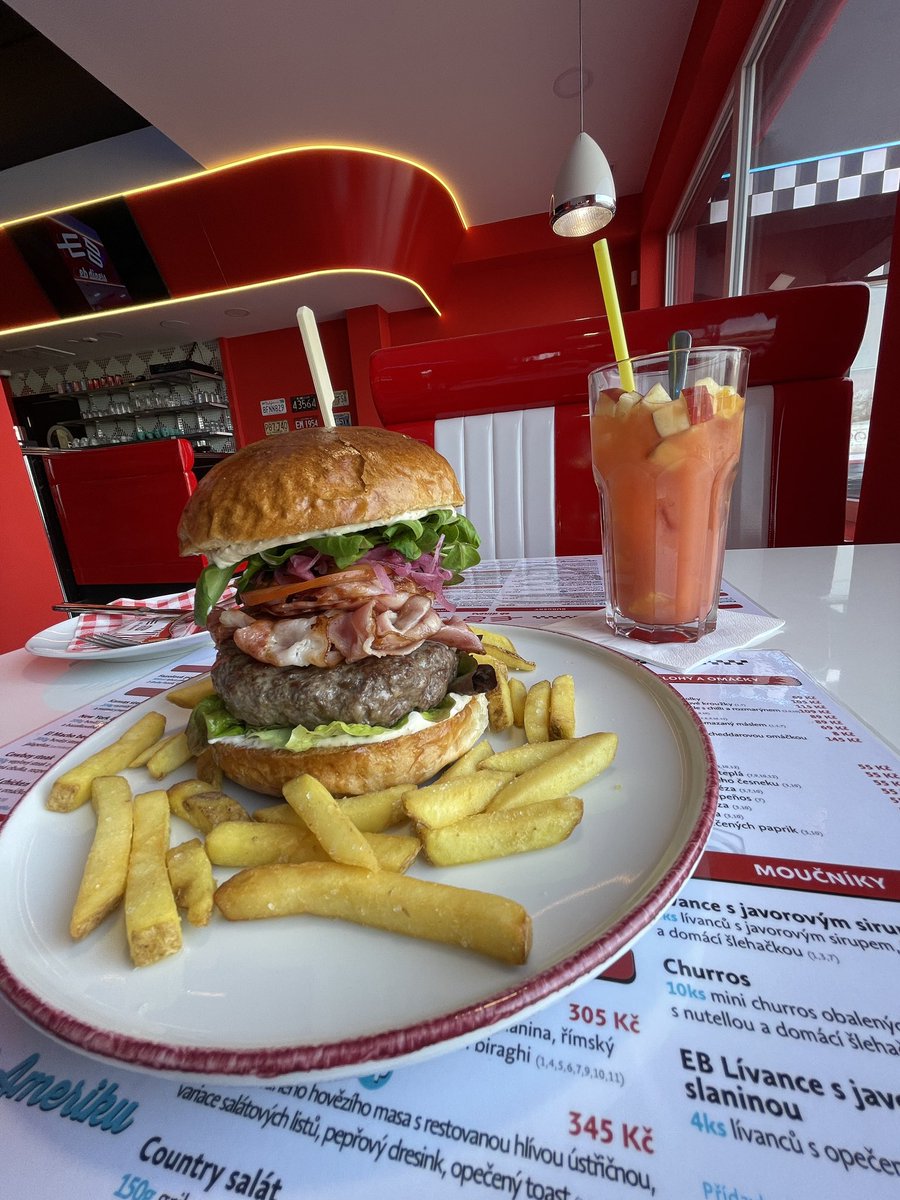 Karla Lhotakova tweet media