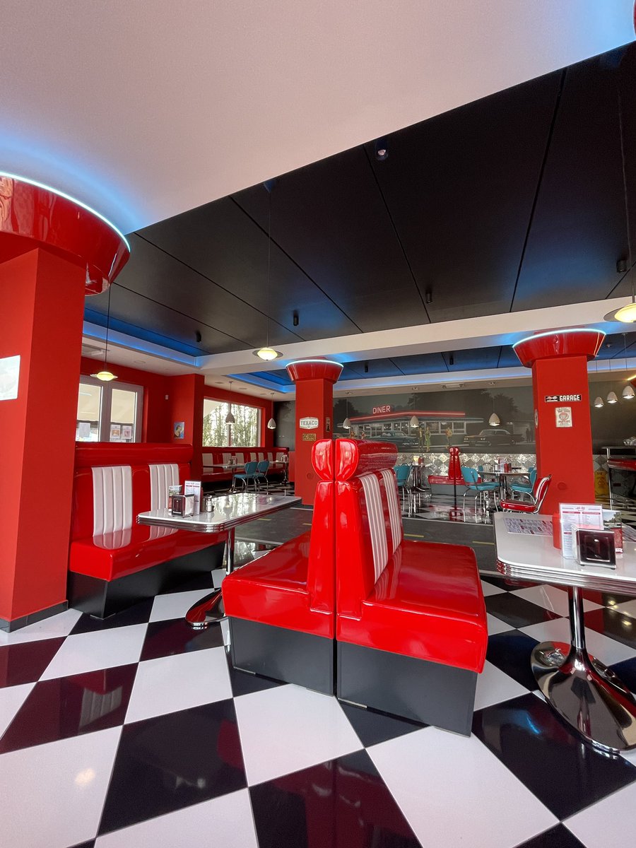 Karla Lhotakova tweet media