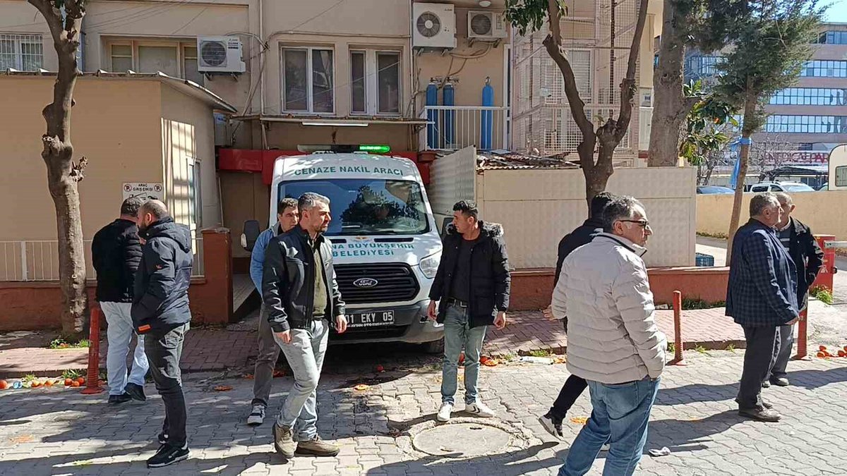 megahaber27's tweet photo. PVC ustası iş yerinde öldürüldü https://t.co/hkdT4a9bgq 
#adana #gündem #sondakika #megahaber27 https://t.co/IA9OsHQ5qd