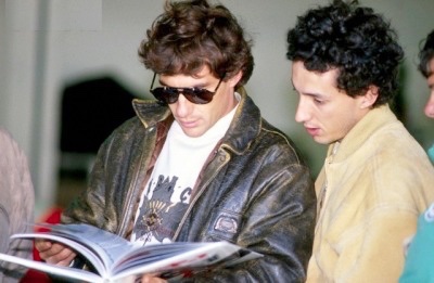 F1_AyrtonSenna's tweet image. Ayrton and his brother Leonardo. 

F1 testing. Estoril, Portugal, Dec. 1990.

#Senna