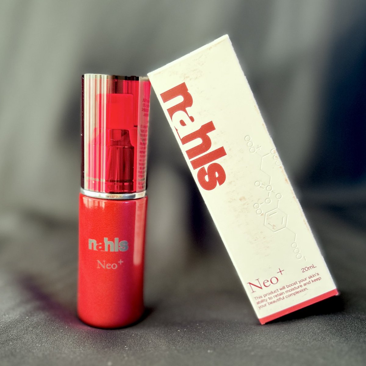 第2広報室様を通じてナールスネオ（20ml）をいただきました

乳液のようなとろみのあるテクスチャーでベタつかずサラッとしていて伸びが良かったです♪

無香料なので他のスキンケアの香りと混ざることもなく、いつものケアに自然になじんでくれるのが使いやすいと感じました
ありがとうございました🙇‍♀️