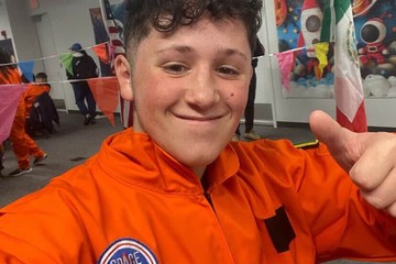 Un estudiante Argentino campeón en la Nasa presento un proyecto de minería sustentable en Marte
Diseño un Robot que podría ser usado en una futura exploración 
Se llama Matias Trufelman estudiante de 4 año del Scholem Aleijem
Una buena noticia