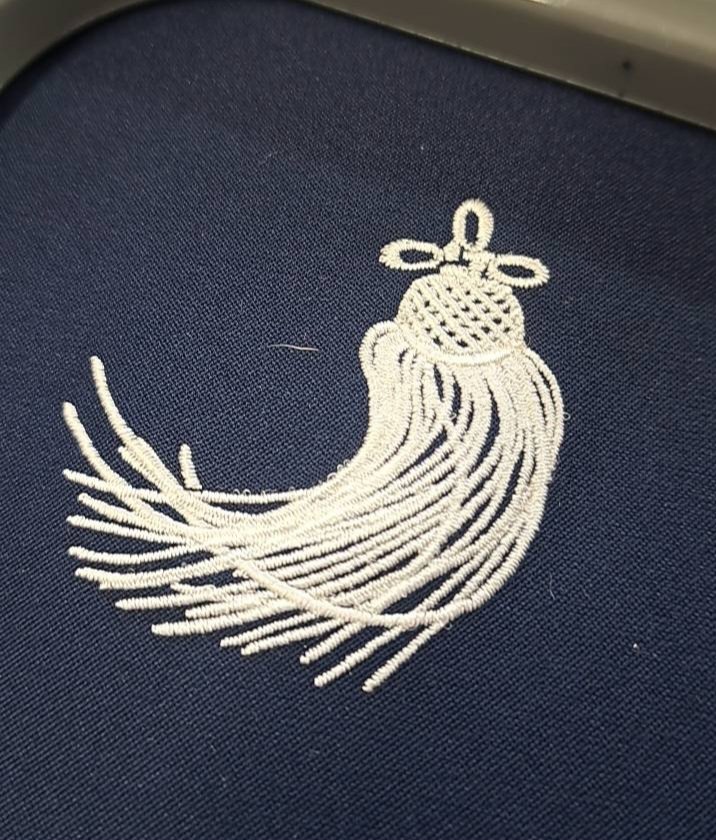 高さ6cmの房の刺繍データを作った
全部で11000針あった
時間がかかった
目が終わった
肩が終わった
首も終わった
…おしまい…