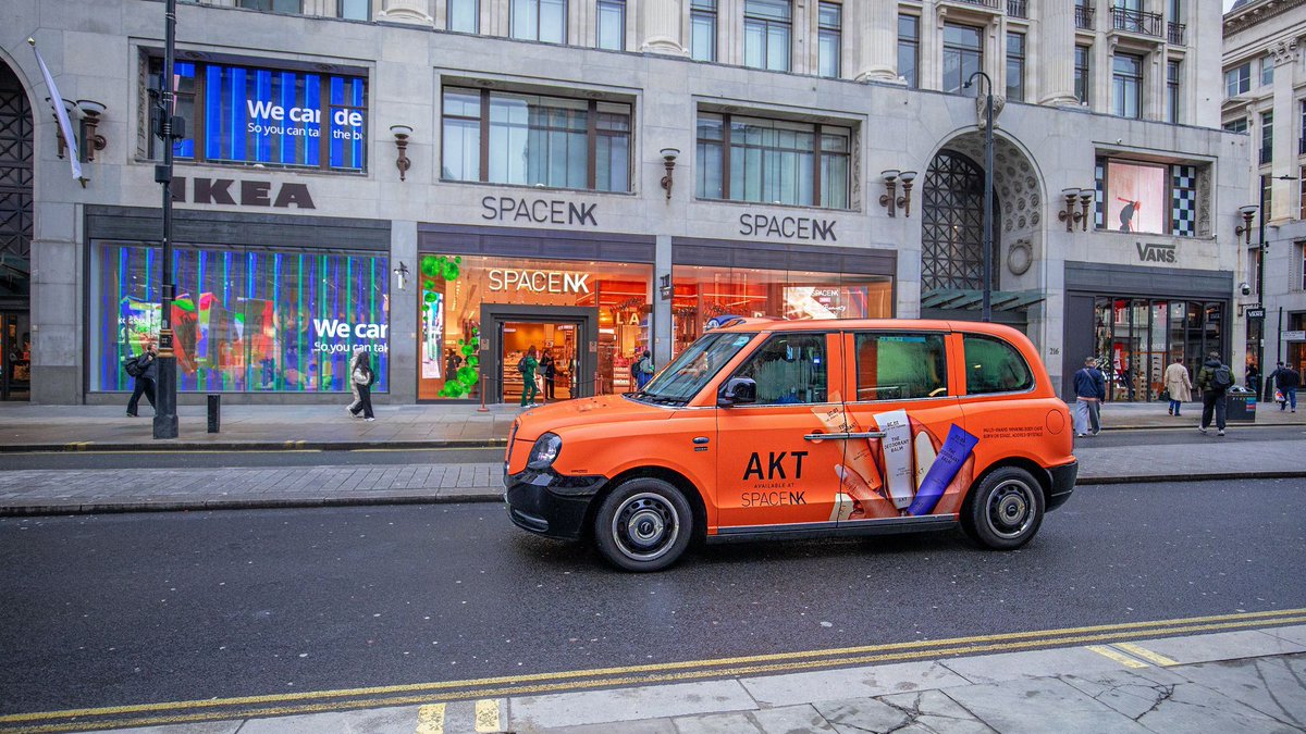 UbiquitousTaxis's tweet image. For brands that want to be the star of the show, Taxi Advertising is the stage and the spotlight! Just ask @akt_ldn, who used Taxis for an impactful campaign in London for their launch in @Space_NK 
#brandawareness
#taxiadvertising
#creativeadvertising