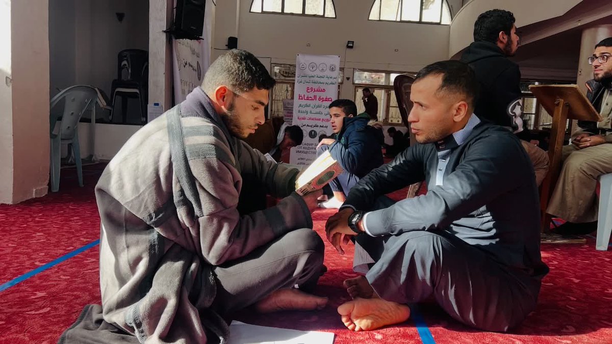 islambader_1988's tweet photo. *انطلاق السرد القرآني فجر اليوم بمشاركة 1400 حافظ وحافظة شمال غزة*
انطلق فجر اليوم السرد القرآني ضمن فعاليات الأسبوع القرآني بمشاركة 1400 حافظًا وحافظة في شمال قطاع غزة، في مشهد يعكس صمود أهل القرآن وثباتهم رغم الظروف القاسية.
وتنتشر مراكز التحفيظ في مختلف مناطق القطاع، في ظل معاناة شمال غزة من سيطرة جيش الاحتلال على مساحات واسعة منه، إلا أن ذلك لم يوقف المسيرة القرآنية، ولم يثن الحفاظ والحافظات عن مواصلة مشروعهم الإيماني.
رسالة تؤكد أن القرآن حاضر في الميدان، وأن نوره لا يطفأ مهما اشتدت العواصف.
