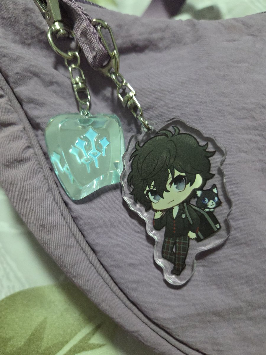 Calyria 👻 tweet media