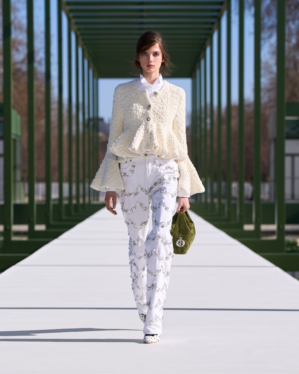 Dior Autumn Winter 2026-2027. Look 6 - a play on proportion and