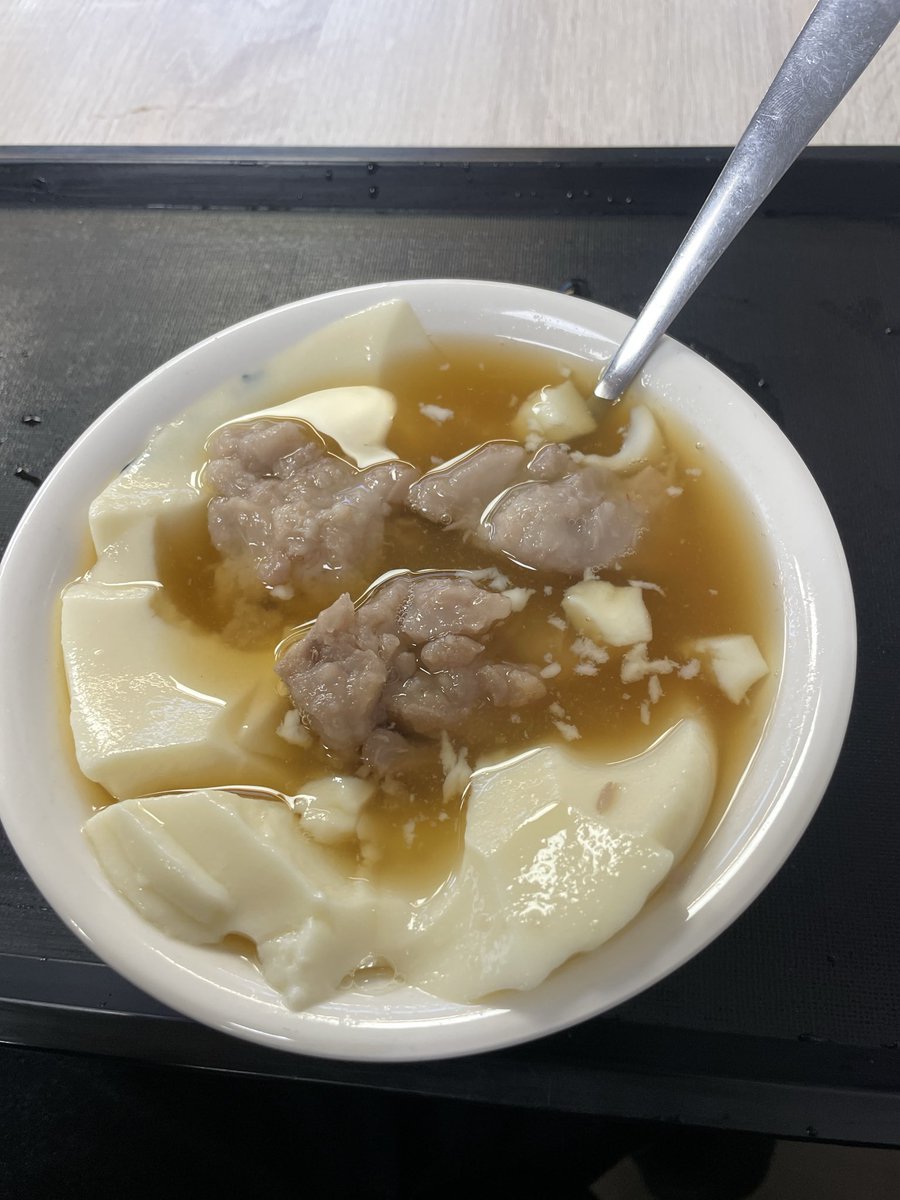 vivikuku1's tweet photo. 老公回丹麥，今年2026我在台灣一個人的「第一個約會」，影片🍿
沒見過面，他說是我的粉，約了過來帶我去吃豆花⋯ 
一碗豆花，我滿足的說： 
吃完去泡溫泉吧。 https://t.co/5xlYnVobaJ
