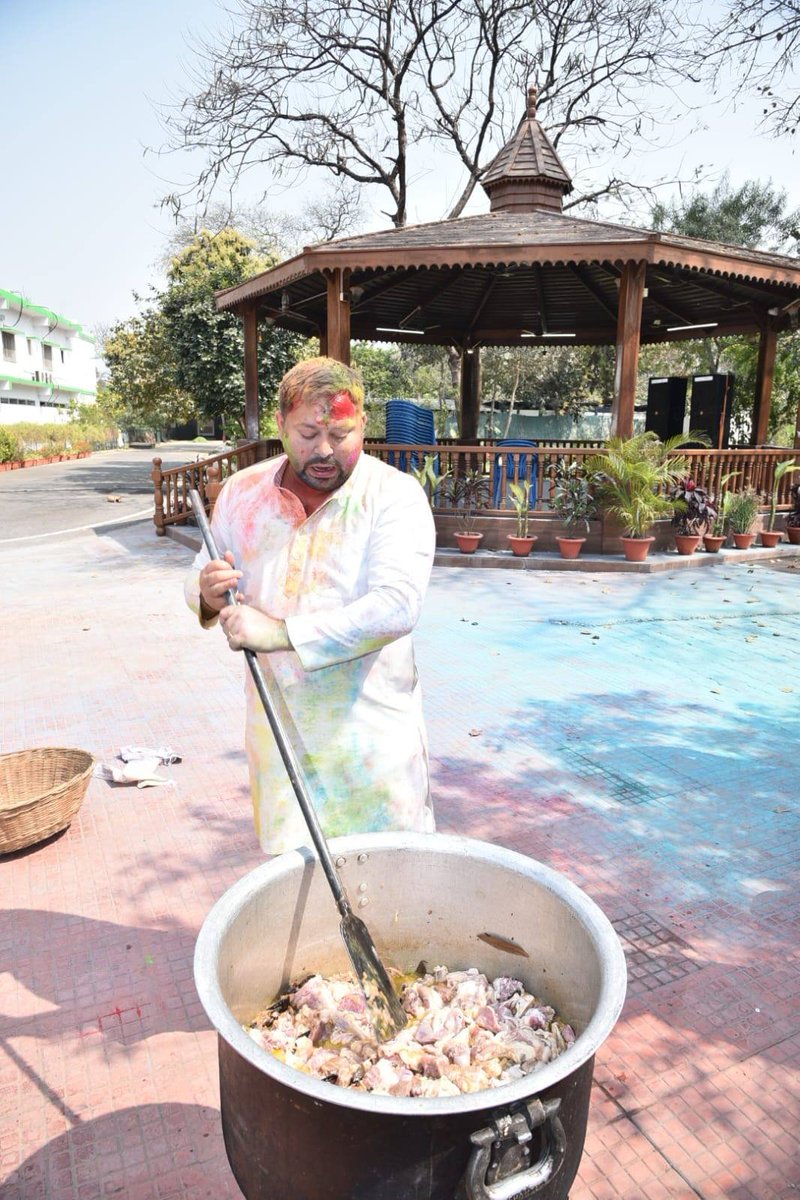 anarkaliofara's tweet image. पहले बढ़िया से भुनो उसके बाद पानी डालो...