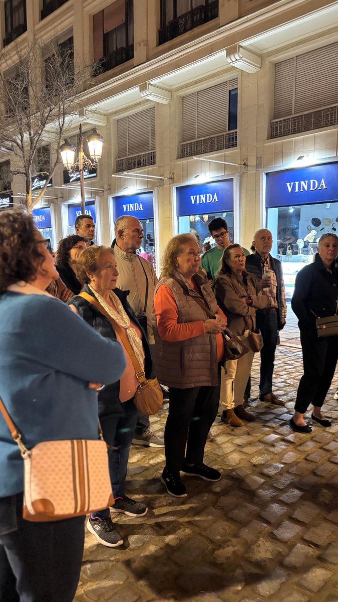 CastillejaCta's tweet photo. 🌜El viernes 55 vecinos y vecinas disfrutaron de la Sevilla Misteriosa conociendo leyendas e historias de algunos de los  rincones con más encanto de la capital. ¡fue una noche estupenda!
#Turismo #TurismoSev #Visitas https://t.co/ECLYK60K4P