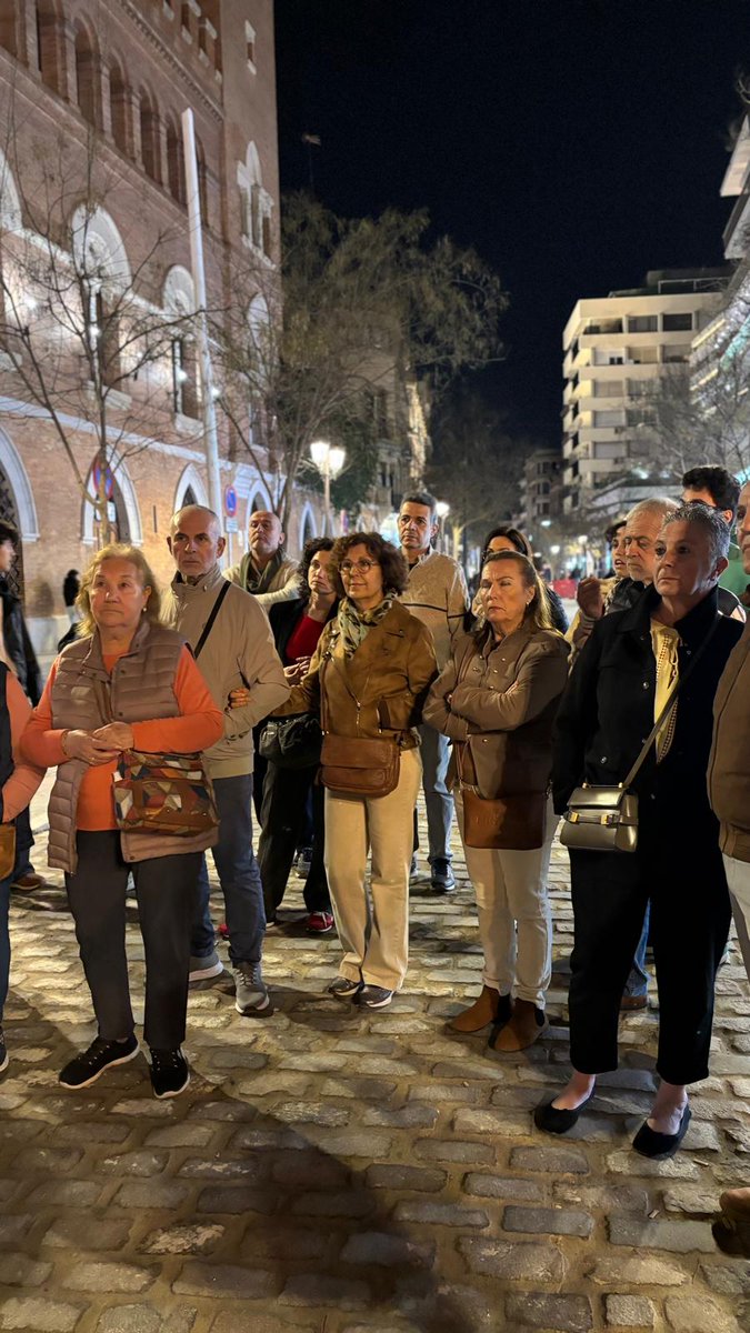 CastillejaCta's tweet photo. 🌜El viernes 55 vecinos y vecinas disfrutaron de la Sevilla Misteriosa conociendo leyendas e historias de algunos de los  rincones con más encanto de la capital. ¡fue una noche estupenda!
#Turismo #TurismoSev #Visitas https://t.co/ECLYK60K4P