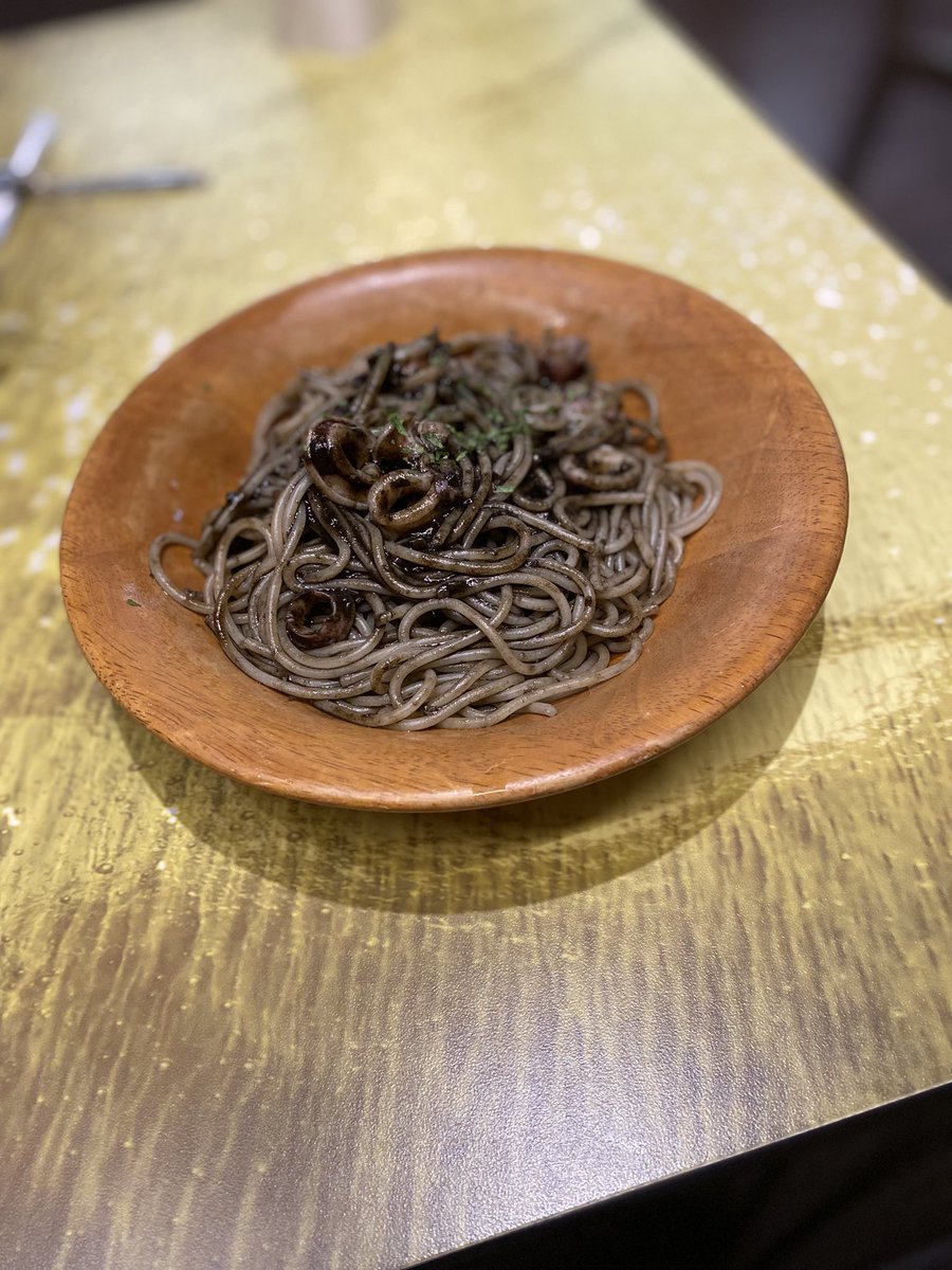 巻き取れないパスタがゆれて永遠の染みへと変わる白いワイシャツ
『 永 』 有利 #うたの日 #tanka utanohi.everyday.jp/open.php?no=39…

2025/3/4 うたの日、投稿歌(推敲)

心の染みを取る漂白剤が欲しいです🧺

#短歌 #プレイバックうたの日