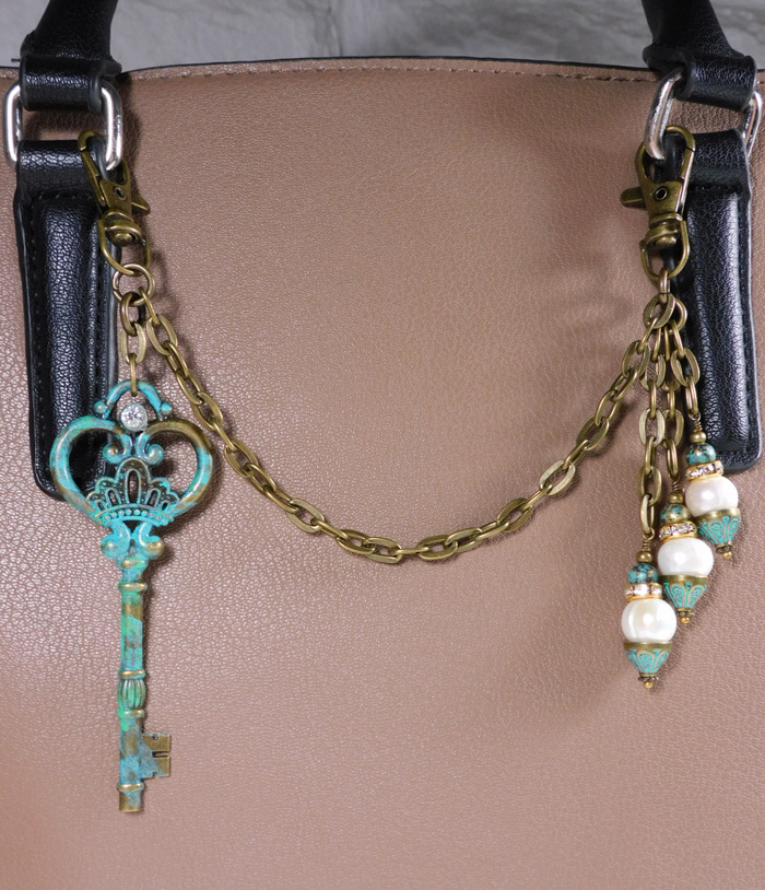 voudaux's tweet photo. Patina Skeleton Key Freshwater Pearl Beaded Purse Chain Charm Green Ivory New https://t.co/8C7dWzj0Os
#eBay #shopsmall #gifts #giftidea #buyhandmade #handmadewithlove #handmadebyme https://t.co/wjXCxUE1so